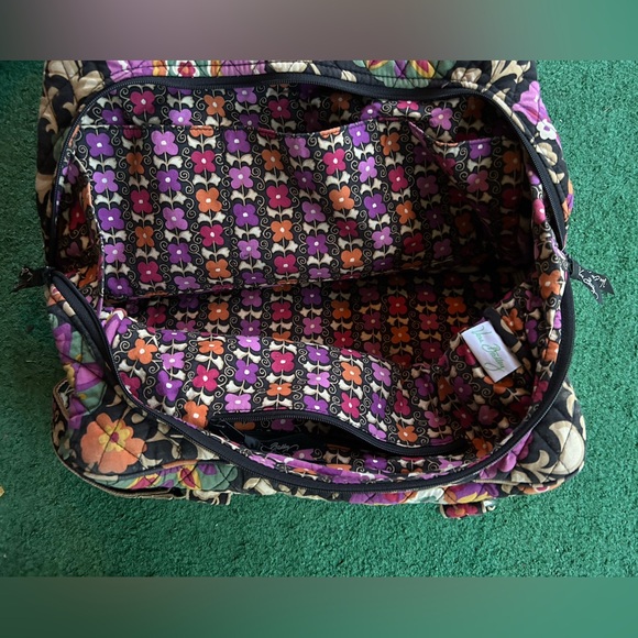 Vera Bradley 2011 double handled handbag with zipper that zips left or right. - Picture 7 of 13